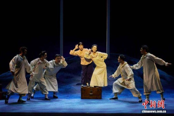 京腔诉旧事童眸见山河 北京曲剧《城南旧事》首演