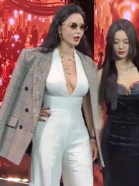 张萌鹅剧派对红毯直拍,大佬出场