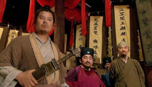 水浒传里有2个躺平的高人,排位比武松还高,宋江都用不起