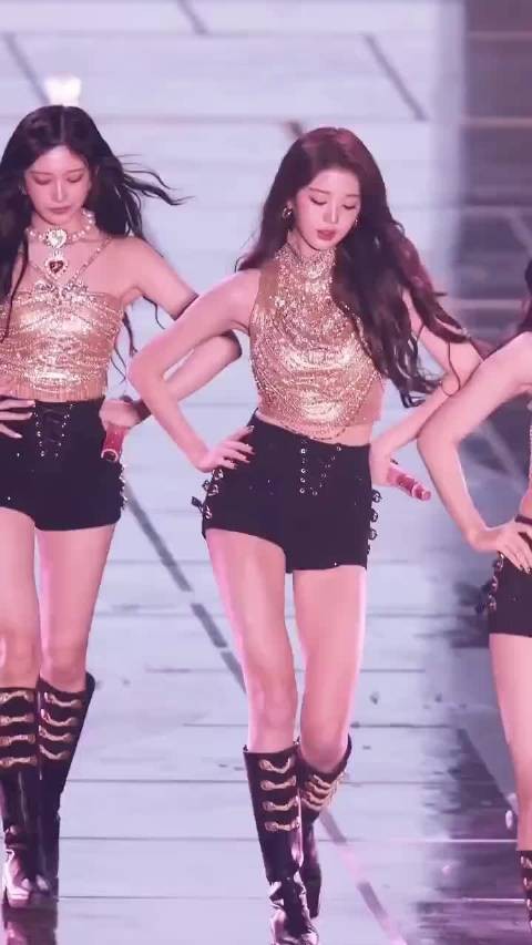 走路粉袭来 盘靓条顺女神太漂亮了