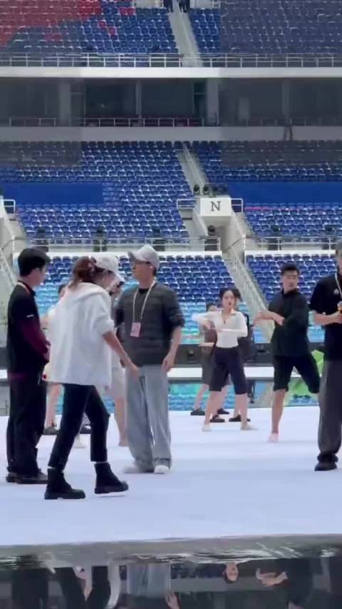 必须唱《中国人》!