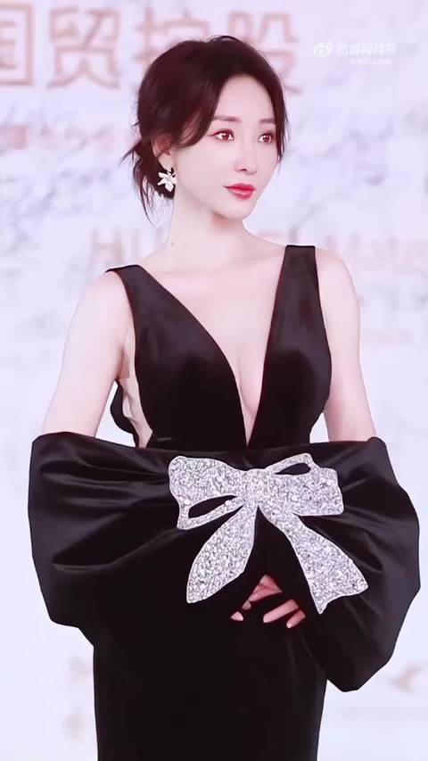 柳岩:风姿绰约,媚而不俗