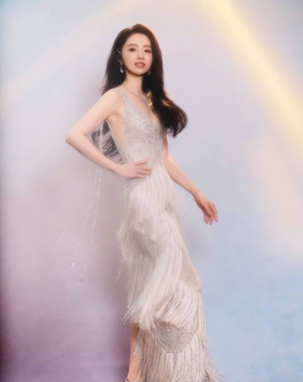 董璇身姿曼妙。