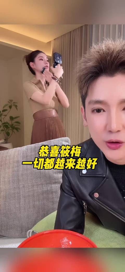 马筱梅孕像已经完全遮不住了，一看就是怀孕五个多月的样子了