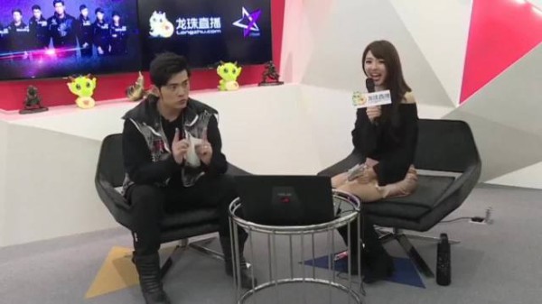 为啥周杰伦全程不敢直视主持人?