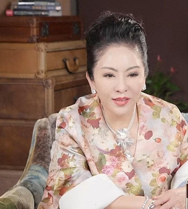 向太辟谣李连杰换心脏:他变年轻是因为染头发以前不修边幅才显老