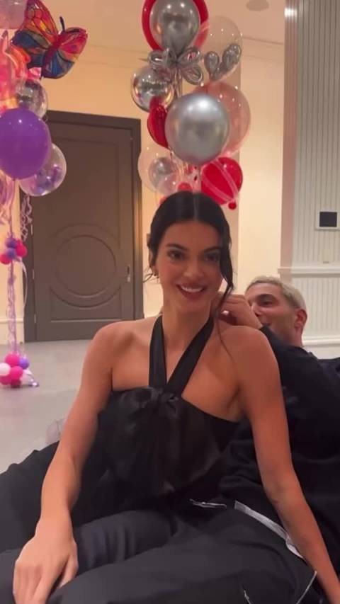 Kendall Jenner现身Kylie Jenner的Snapchat