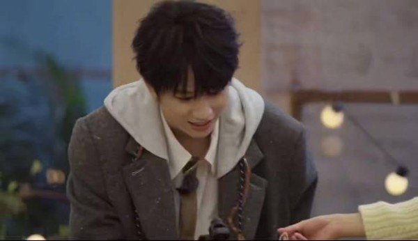 敖子逸歪头接面惊呆陈瑶