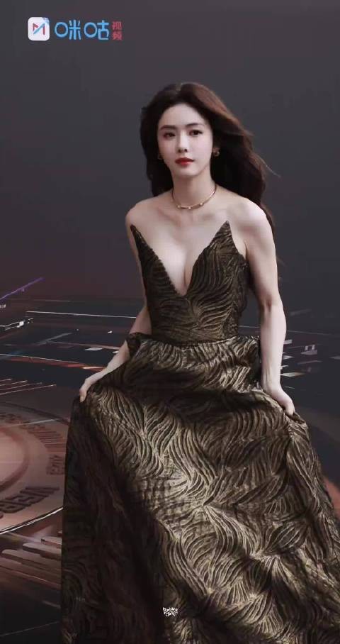 又纯又欲的感觉！高智且性感的蔡文静好可爱！