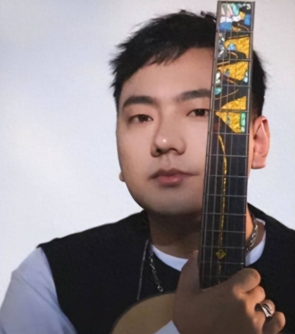 被前妻炮轰家暴出轨、害死自己女儿的海来阿木，如今怎样了