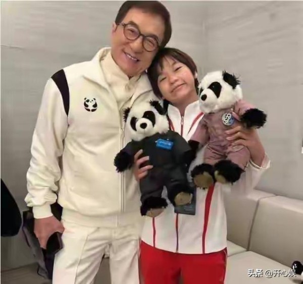 成龙邀请全红婵：找你拍电影免费行不行？全红婵高情商回应太绝了