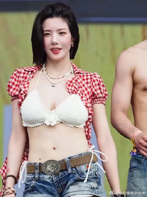 姐姐的腰臀比简直犯规啊！ 每个wave都精准狙击心脏