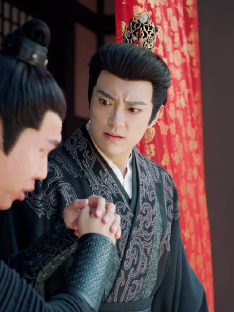 太子争宠不得意，无能狂怒，苦了下属一旁瑟瑟发抖