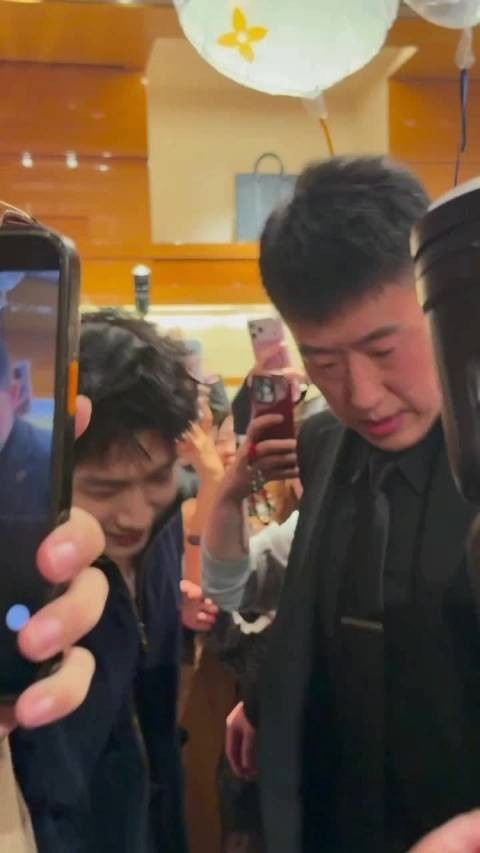 这么近距离看白敬亭谁又幸福了