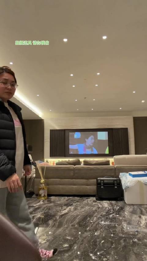 方头明的视频真的是隔着屏幕都感觉被骚扰了