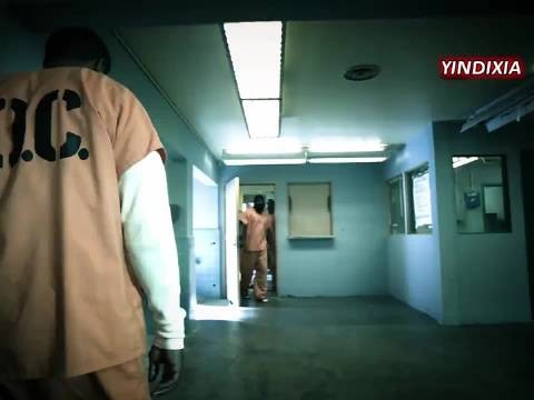 狱霸带小弟来欺负监狱新人，不料这次踢到铁板了