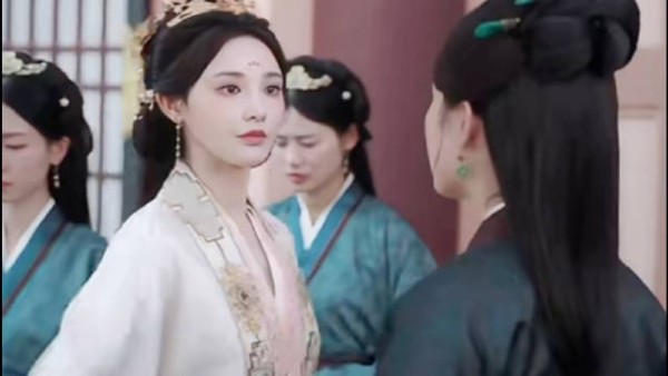 凤凰台上太后奴才故意刁难皇后,凌苍苍霸气扇耳光!彭小冉任嘉伦