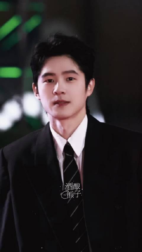 刘昊然好港,走过来这几步帅飞了