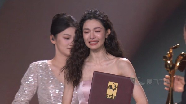 钟楚曦痛哭领奖