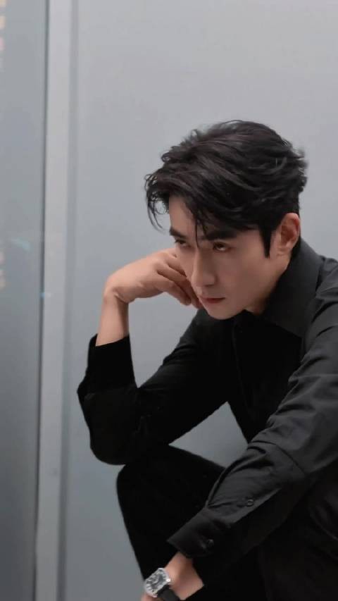 第38届中国电影金鸡奖出图幕后,黑礼服好勾人 朱一龙2025金鸡奖造型