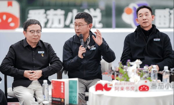 番茄小说“十二日谈”峨眉山开讲,近700万网友在直播间共话“新网文”