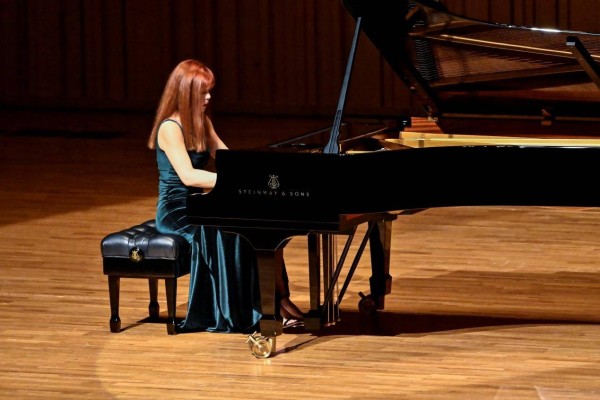演绎贝多芬与肖邦的浪漫,陈萨钢琴独奏音乐会在成都举行