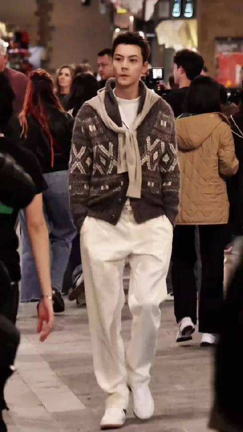 陈伟霆首谈当爸感受，坦言离家不舍高情商回应范丞丞