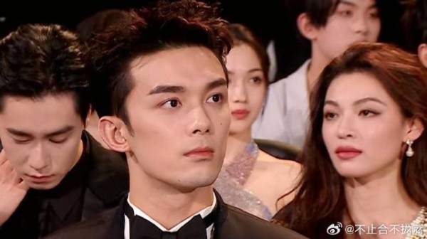 钟楚曦删除和侯雯元官宣微博！看她这状态，应该是分手了！丨星光