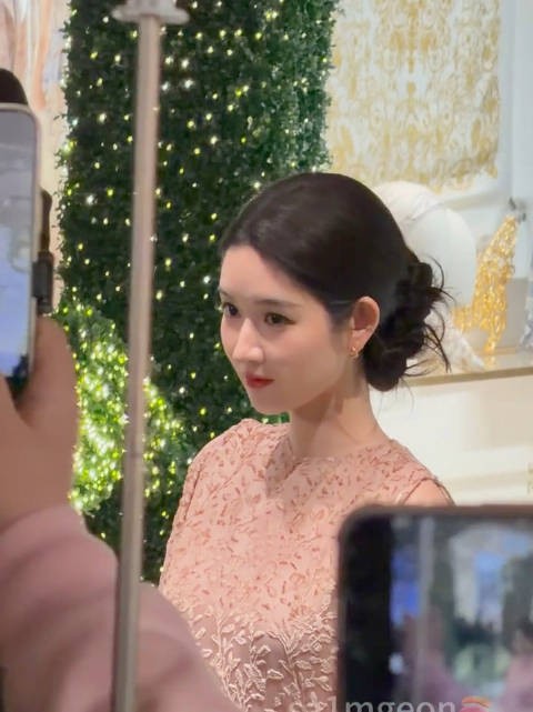 王玉雯回应网友夸赞称死嘴快憋住