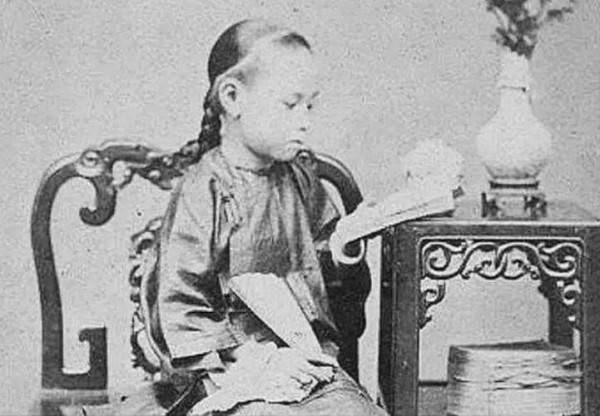 清朝的一首马屁诗，仅有28个字，竟夸出了千言万语的效果！