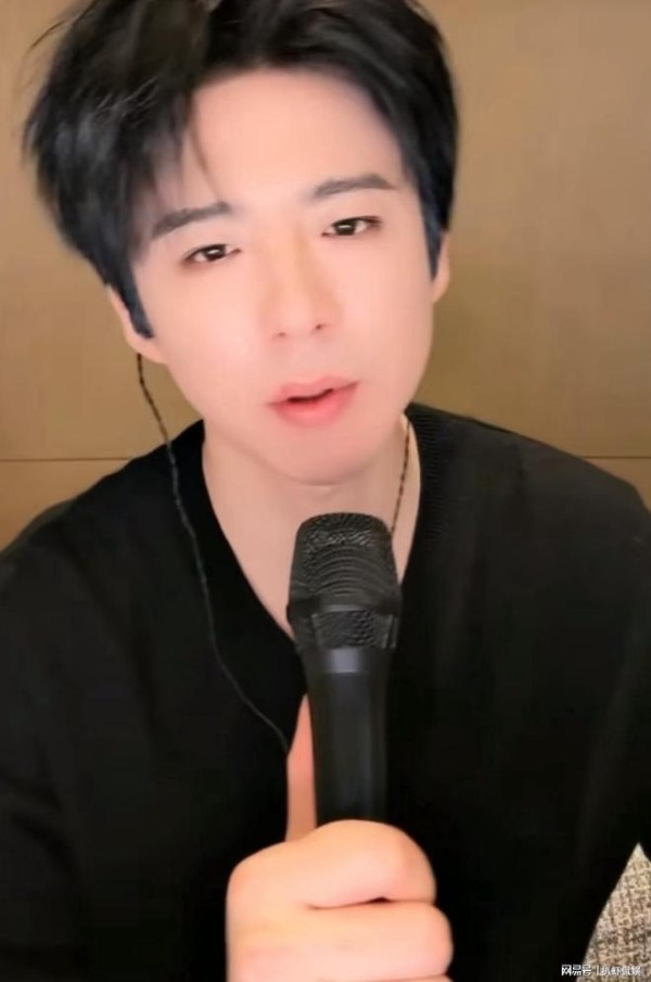 刘宇宁直播被私生电话骚扰，无奈称已经习惯了，过了度让他不舒服