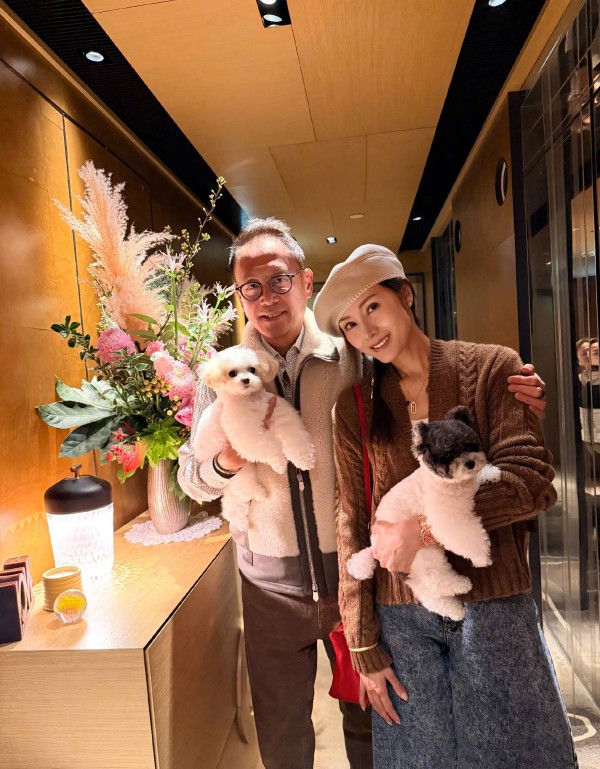 结婚17周年快乐！李嘉欣晒与许晋亨恩爱合照