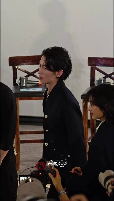 有人觉得吗 陈晓长发真的好像谢霆锋啊(年轻版的)