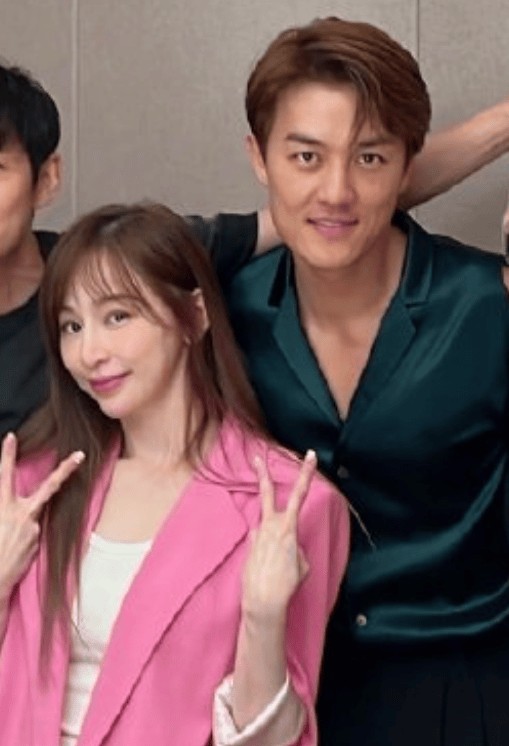 据悉，11月5日，王心凌出席活动被问吴克群会不会有可能是终身伴侣，她说：“他一直都是我很好的朋友。”