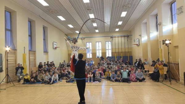 四川资中木偶赴德国展演 精湛技艺彰显中国文化魅力