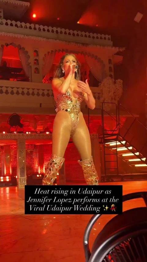 美国歌手在印度富豪婚礼上演出被批衣着暴露,网友:装扮像“脱衣舞娘”