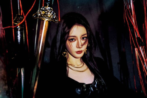 迪丽热巴化身冷酷女战士！霸气十足