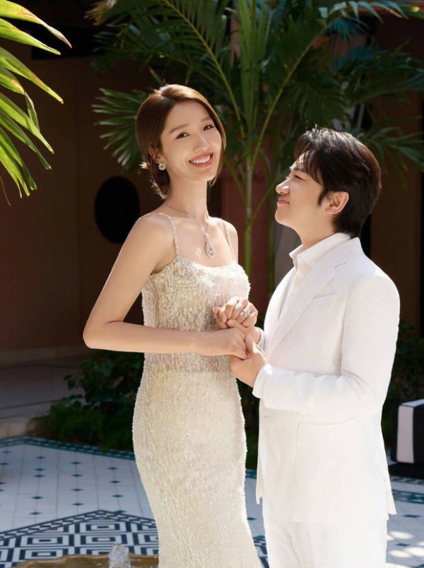 2015年2月14日，王祖蓝迎娶李亚男，两人在九龙城行礼。2018年7月13日，王祖蓝宣布妻子李亚男怀孕喜讯。