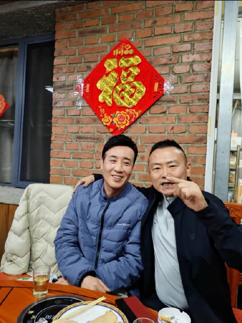 于和伟回抚顺参加同学聚会，品家乡美食