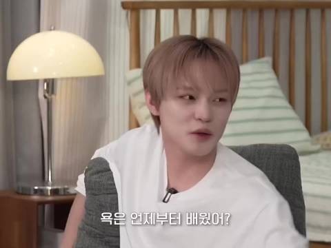 韩团成员自曝不知脏话，称因偶像身份未接触