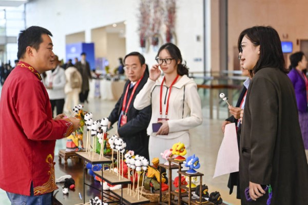 多彩非遗精品展向亚洲各国展现重庆非遗魅力