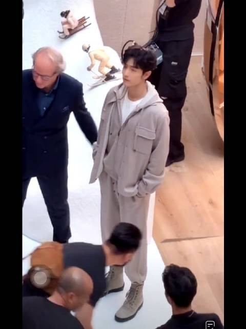 俯拍也这么帅！