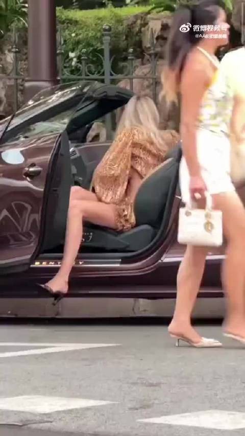 最强的女司机上路咯 大家闪开