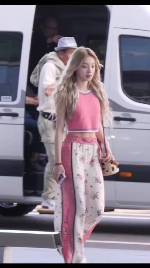 宋雨琦真的是那种美的在山上发光的女神，这应该就是心动的感觉