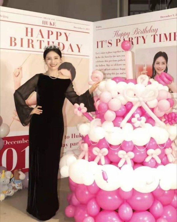 五十岁依旧优雅!胡可晒美照庆生,感慨被爱环绕