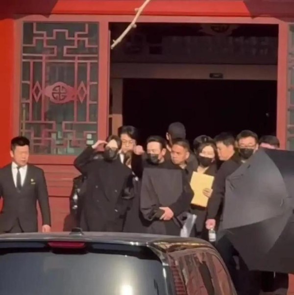 罗晋父亲去世才十几天,遗产分配被传有问题,凭空多了三个姐姐?