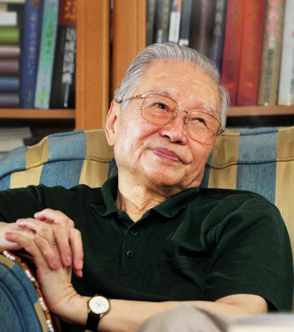 随笔|肖复兴：翻检旧诗，敬献于王火先生