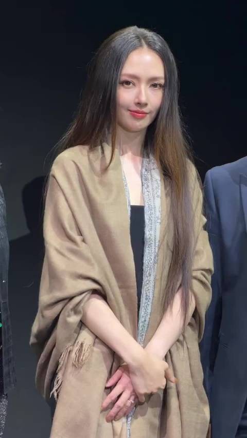 郭碧婷真的黑长直的神，气质这一块儿还得看郭碧婷