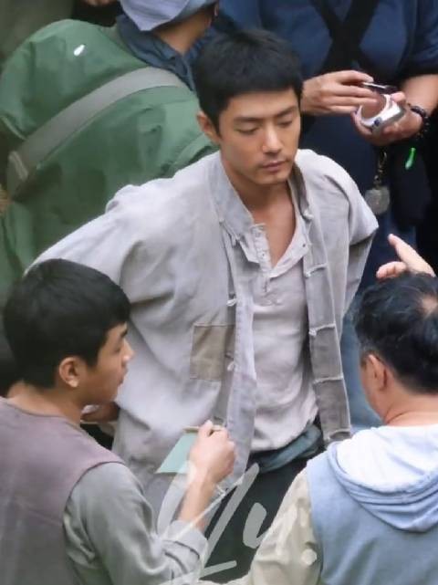 还得是粉丝观察仔细!这竟然是莫得闲的粉底 肖战底子真的太白了