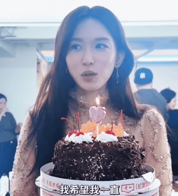林志玲对镜头许愿。